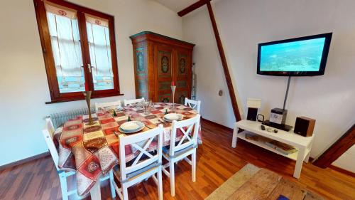 TV a/nebo společenská místnost v ubytování Zum Bären Duplex - 1 Parking