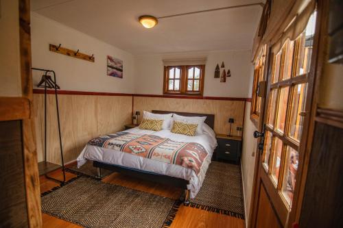 Postel nebo postele na pokoji v ubytování Konkashken Lodge