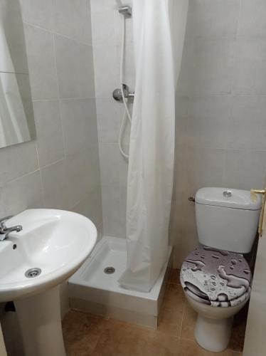 Koupelna v ubytování Private doble & single rooms in the city center metro L5 & L1 Mallorca street