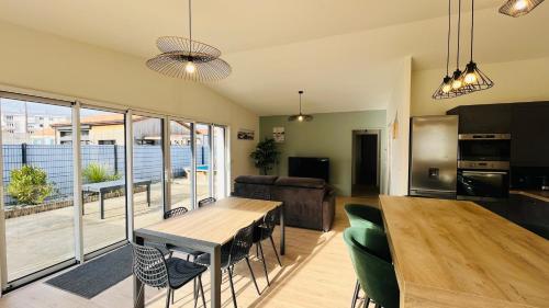 La Garenne, piscine et pinède