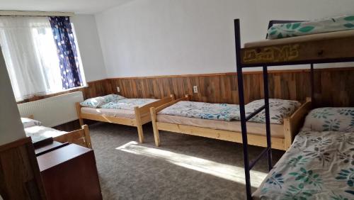 Кровать или кровати в номере Modrá chata