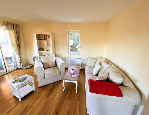 Ruang duduk di Ferienwohnung Villa Albatros In Oberdellach