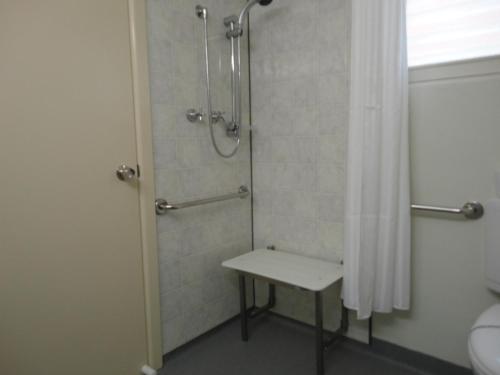 a bathroom with a shower with a sink and a toilet at Cobb Inlander Motel in Hay