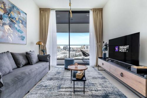 Lovely 1BR flat wBalcony Gym & Pool in JVC