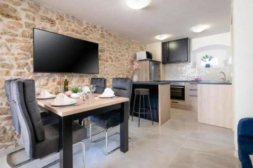 Ferienhaus Mit Whirlpool Und Sauna, In Kastelir