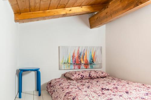 a bedroom with a bed and a blue stool at Bed & Breakfast AL 171 in Velletri