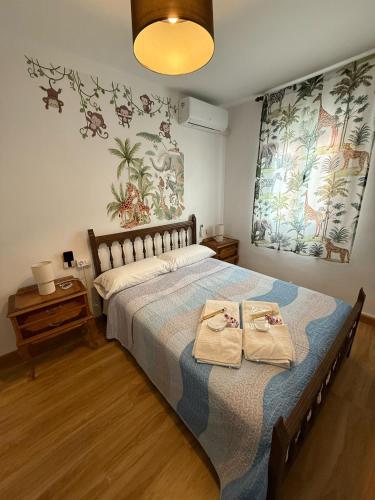 a bedroom with a bed with two towels on it at El caserío de la abuela in Cabezuela del Valle