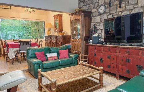 Photo de la galerie de l'établissement Lovely Home In Montfrin With Wifi, à Montfrin