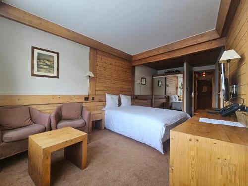 Ένα ή περισσότερα κρεβάτια σε δωμάτιο στο Hotel Le Ski D'or