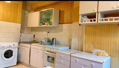 Kuchyň nebo kuchyňský kout v ubytování Crown Hostel