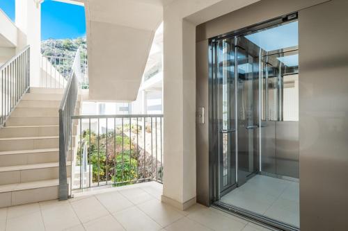 Sea view haven with terrace and parking REMS