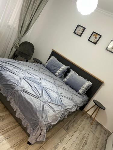 Ένα ή περισσότερα κρεβάτια σε δωμάτιο στο Apartament de inchiriat