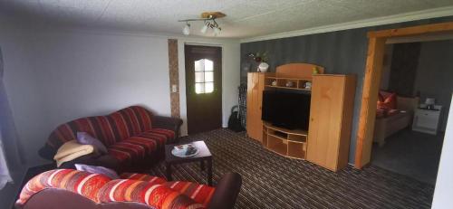 Televisyen dan/atau pusat hiburan di Appartement In Lütow Mit Grill
