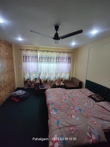 Ένα ή περισσότερα κρεβάτια σε δωμάτιο στο HATYZ Guest House