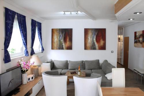 a living room with a couch and a table at Ferienwohnung Vulkaneifel in Daun