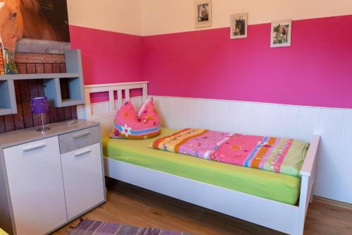 Postel nebo postele na pokoji v ubytování Ferienwohnung Mit Balkon Und Zwei Schlafzimmern