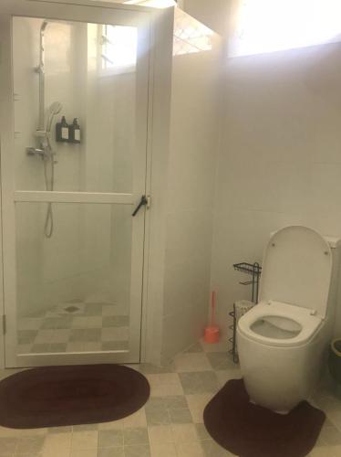 Ένα μπάνιο στο Alec's Hotel