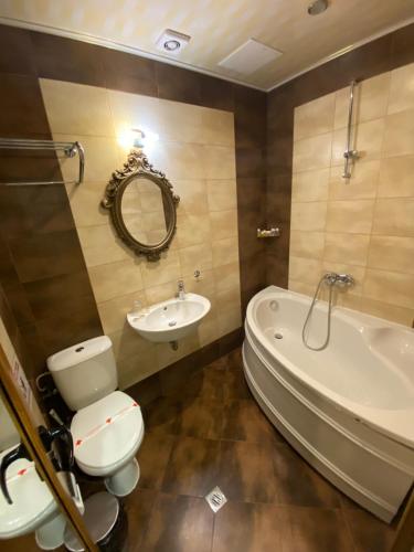 Ванная комната в City Hotel