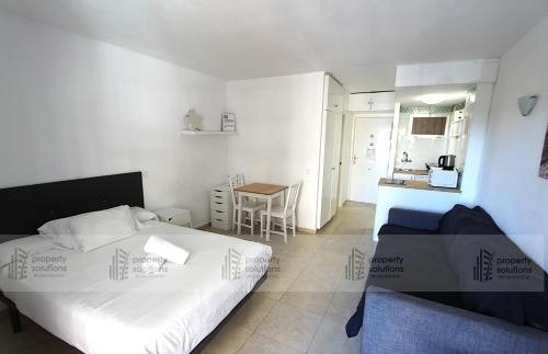 137 Minerva Apartamentos - Vista al mar - Piscina y Playa - Cercano a tren, restaurantes y tiendas