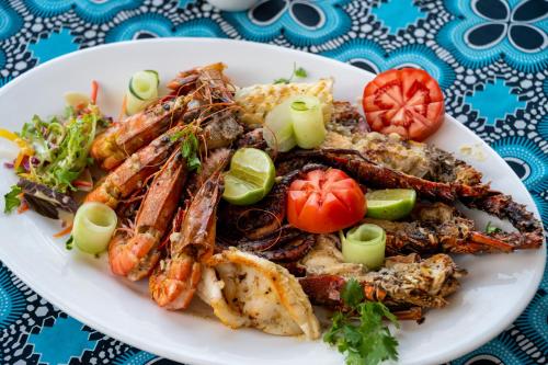 Makanan di atau berdekatan hotel