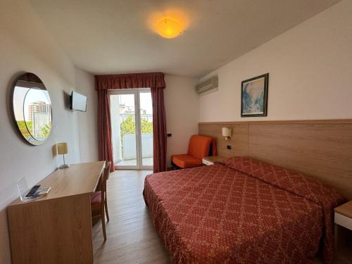 Postel nebo postele na pokoji v ubytování Hotel Carlton