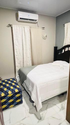 Кровать или кровати в номере Two bedroom Furnished apartment
