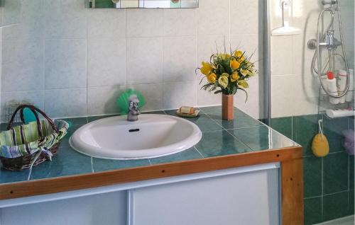 Φωτογραφία από το άλμπουμ του 3 Bedroom Gorgeous Home In Montfrin σε Montfrin