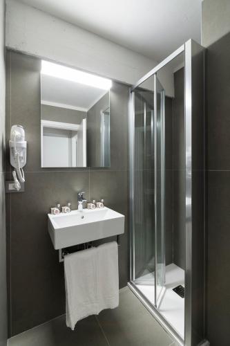 a bathroom with a sink and a shower at Appartamenti Corte Residence in Borca di Cadore