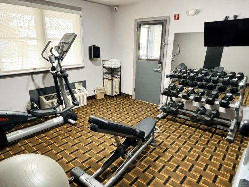 Gimnasio o instalaciones de fitness de Quality Inn Raynham - Taunton