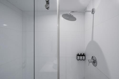 Ένα μπάνιο στο Yoo by Wynwood House