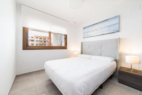 Postel nebo postele na pokoji v ubytování Modern Apt in Orihuela Costa 2BR 70m2 Residencial Gala