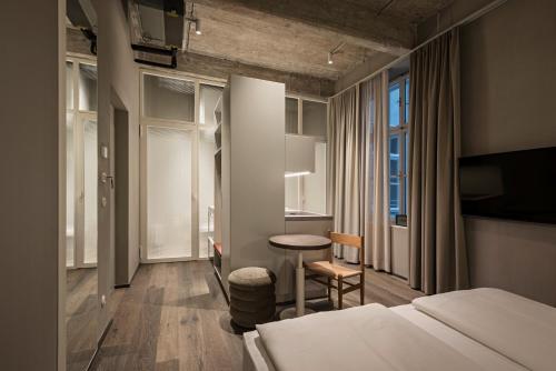 Una cama o camas en una habitación de Rooms by Wolfensson - Boutique Hotel