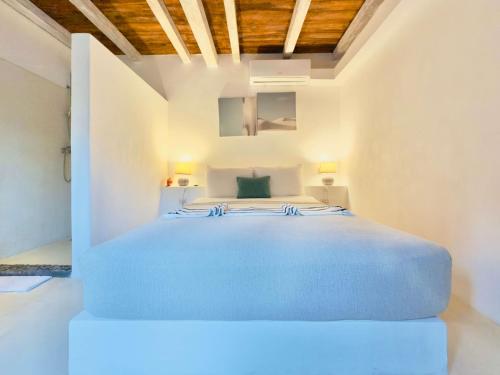 a bedroom with a large bed in a room at Soul Dream Bonita in Las Terrenas