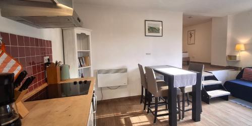 a kitchen and living room with a table and chairs at Wohnen am Weinberg in Rheinbreitbach