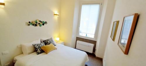 Charming & spacious Florentine home just two mins from tram stop