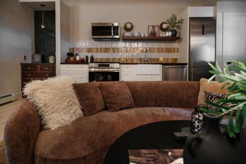 a living room with a brown couch in a kitchen at The Bend in Phoenicia