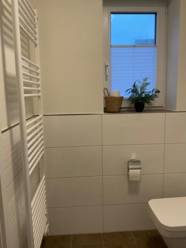 Bilik mandi di Tolles Ferienhaus freistehend mit Sauna und Kamin