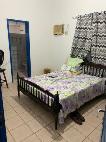 a bedroom with a bed with a canopy at Alugo Casa de Praia Luís Correia in Luis Correia