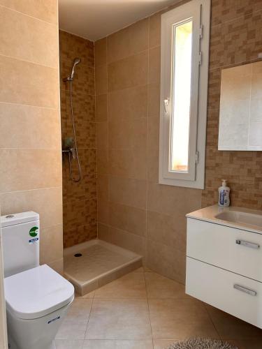 Bilik mandi di Charming house Villa in a private residence