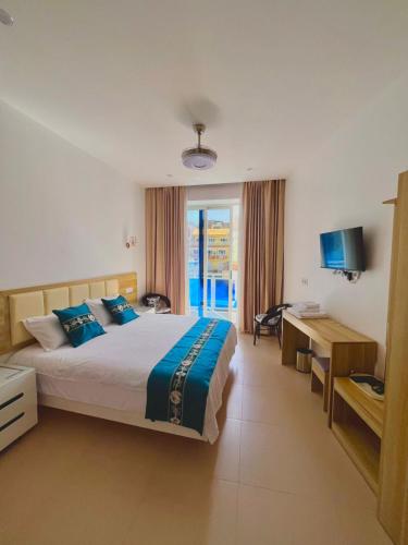 Кровать или кровати в номере Lily holiday hotel