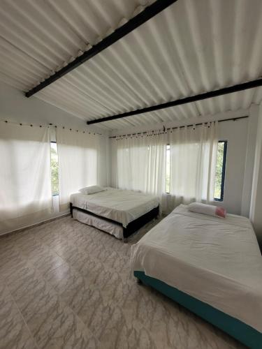Yambeque Hostel tesisinde bir odada yatak veya yataklar