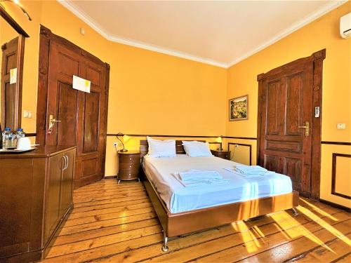 Ένα ή περισσότερα κρεβάτια σε δωμάτιο στο L'Opera Guest House