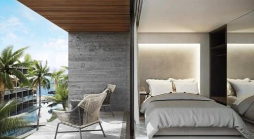 ein Schlafzimmer mit Bett und Balkon in der Unterkunft Resort Gav Muro Alto - PE in Ipojuca