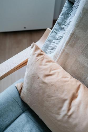a pillow sitting on top of a couch at Le Chat Léon in Chalon-sur-Saône