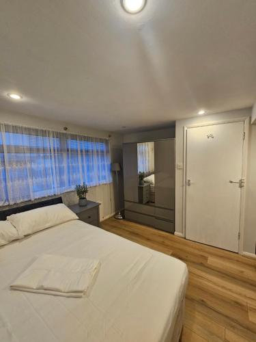 Ένα ή περισσότερα κρεβάτια σε δωμάτιο στο Ensuite room Family Home