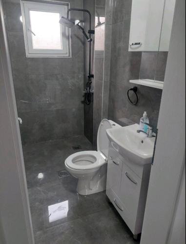 Ένα μπάνιο στο Sofi Apartments