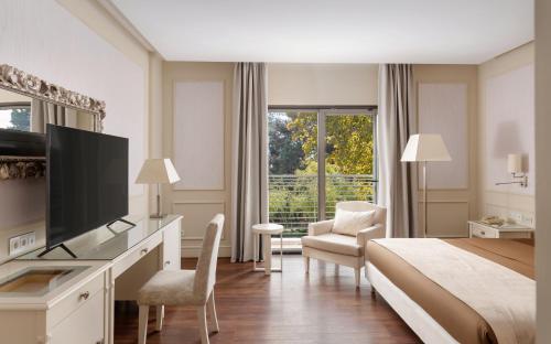 TV a/nebo společenská místnost v ubytování Garabagh Resort & Spa Naftalan