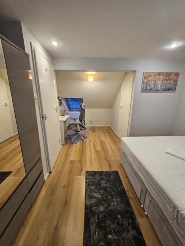 Ένα ή περισσότερα κρεβάτια σε δωμάτιο στο Ensuite room Family Home