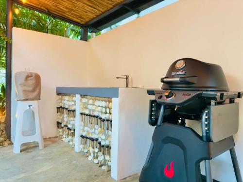 a helmet on top of a machine next to a wall at Soul Dream Bonita in Las Terrenas