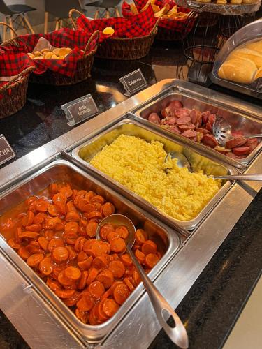 Makanan di atau berdekatan hotel